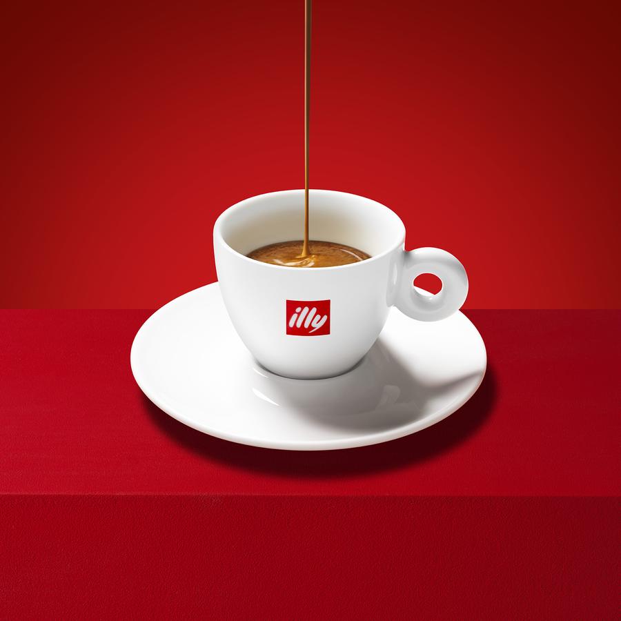 Espresso illy in tazzina bianca