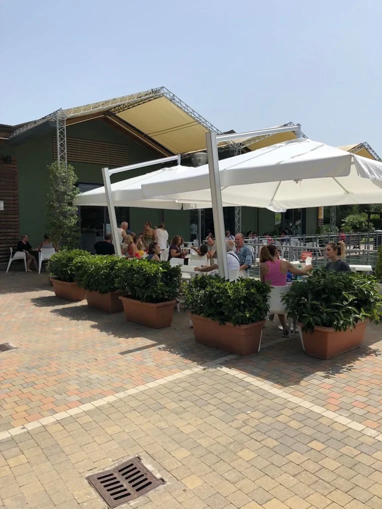 I tavoli all’aperto del Bar dei Parchi