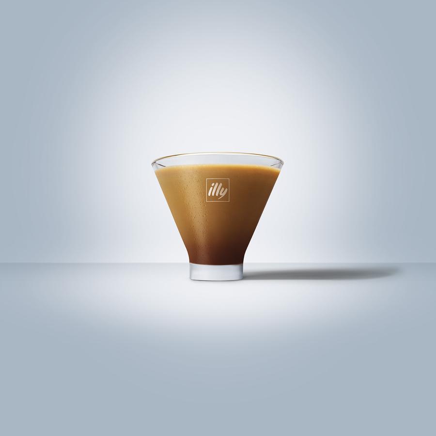 Caffè shakerato in bicchiere illy